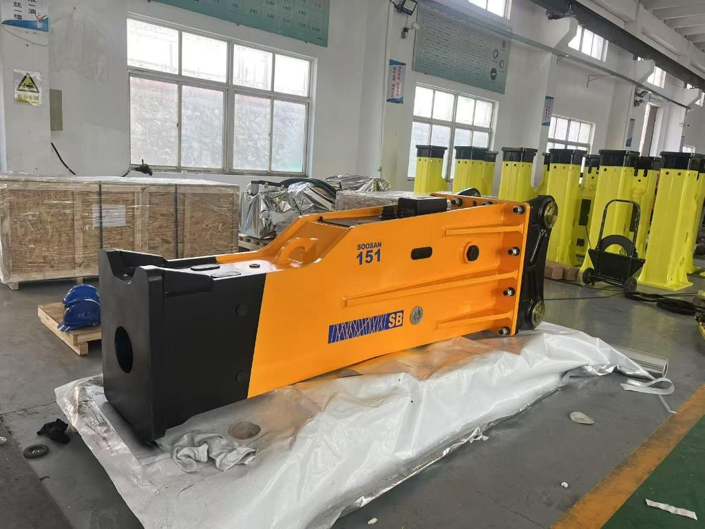 Brise-roche hydraulique SOOSAN SB151 — 35 – 45 tonnes